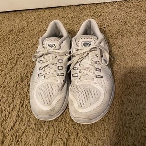 NIKE White/Gray Gradient Sneaker Size 9